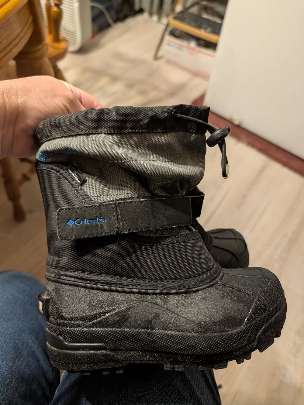 Size 13 Columbia Kids Black Winter Boots with Drawstring Cuff